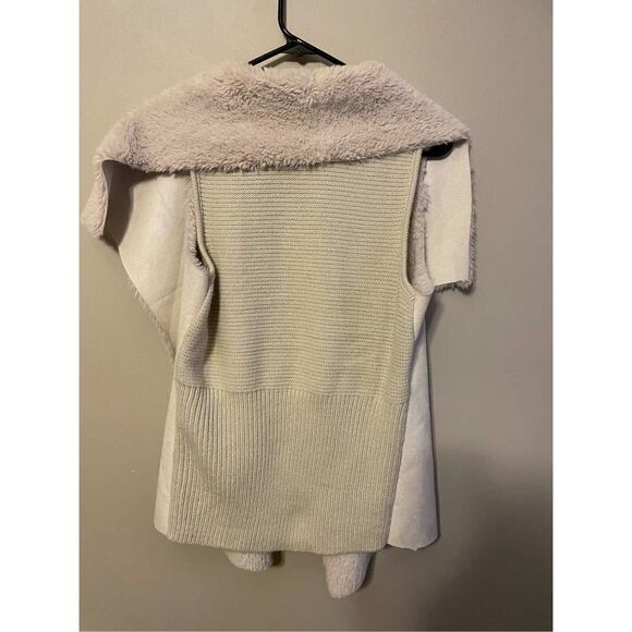 Romeo and Juliet Couture Vest (SZ M) - Picture 2 of 4